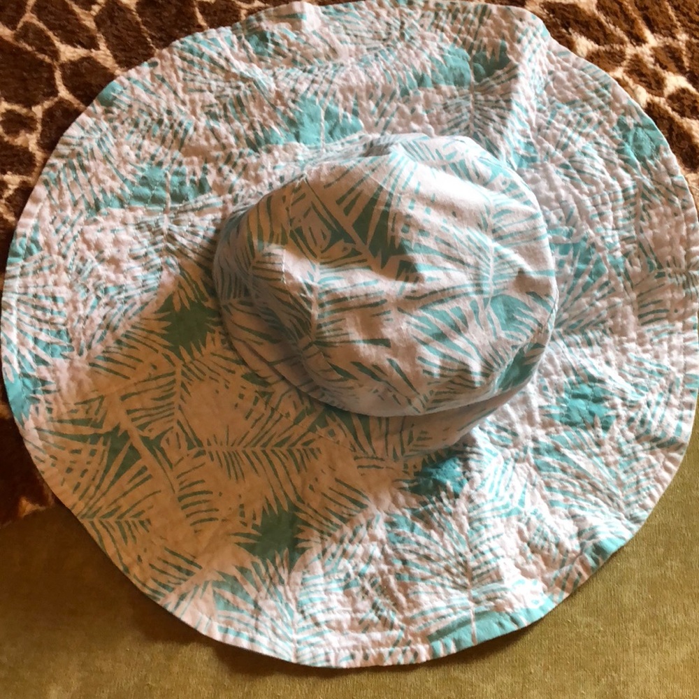 Floppy hat